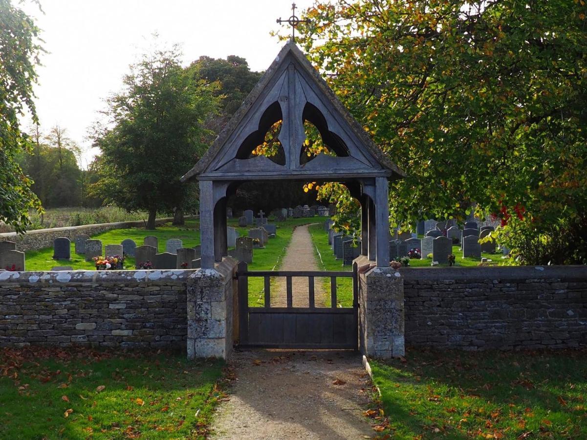 Down Ampney Cottage Exterior foto