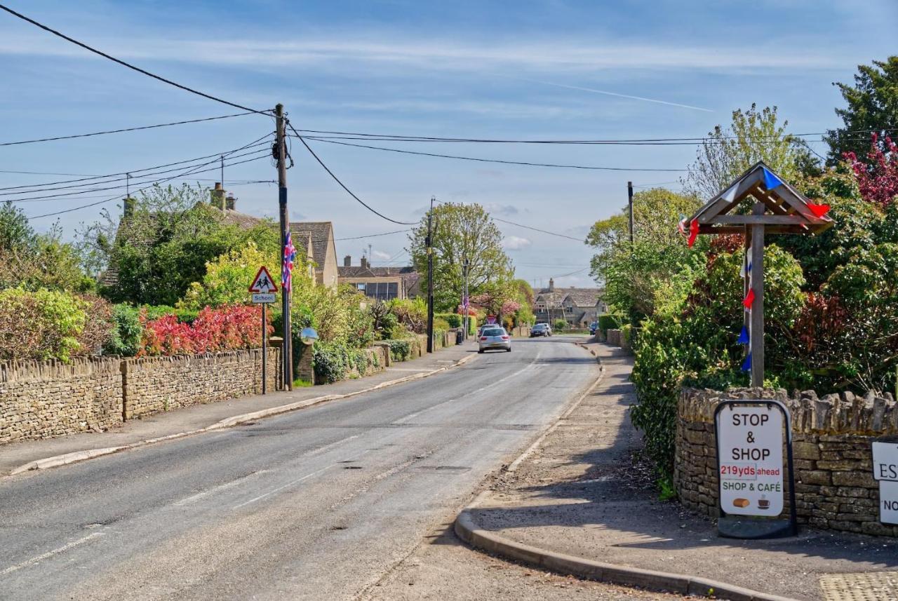 Down Ampney Cottage Exterior foto