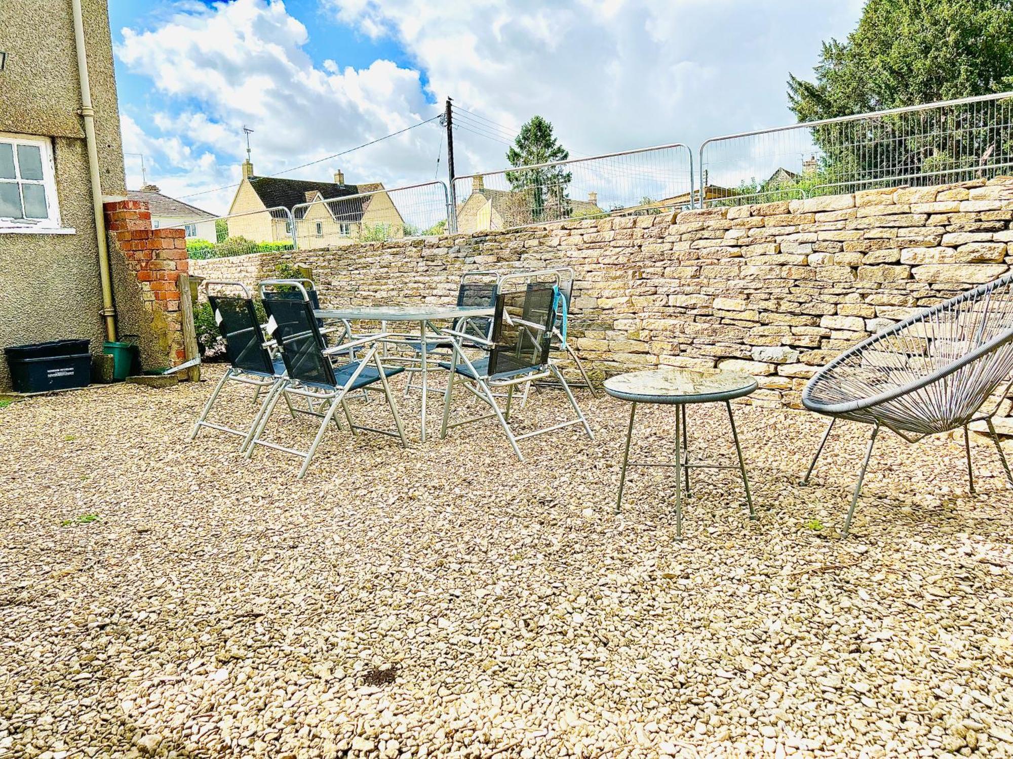 Down Ampney Cottage Exterior foto